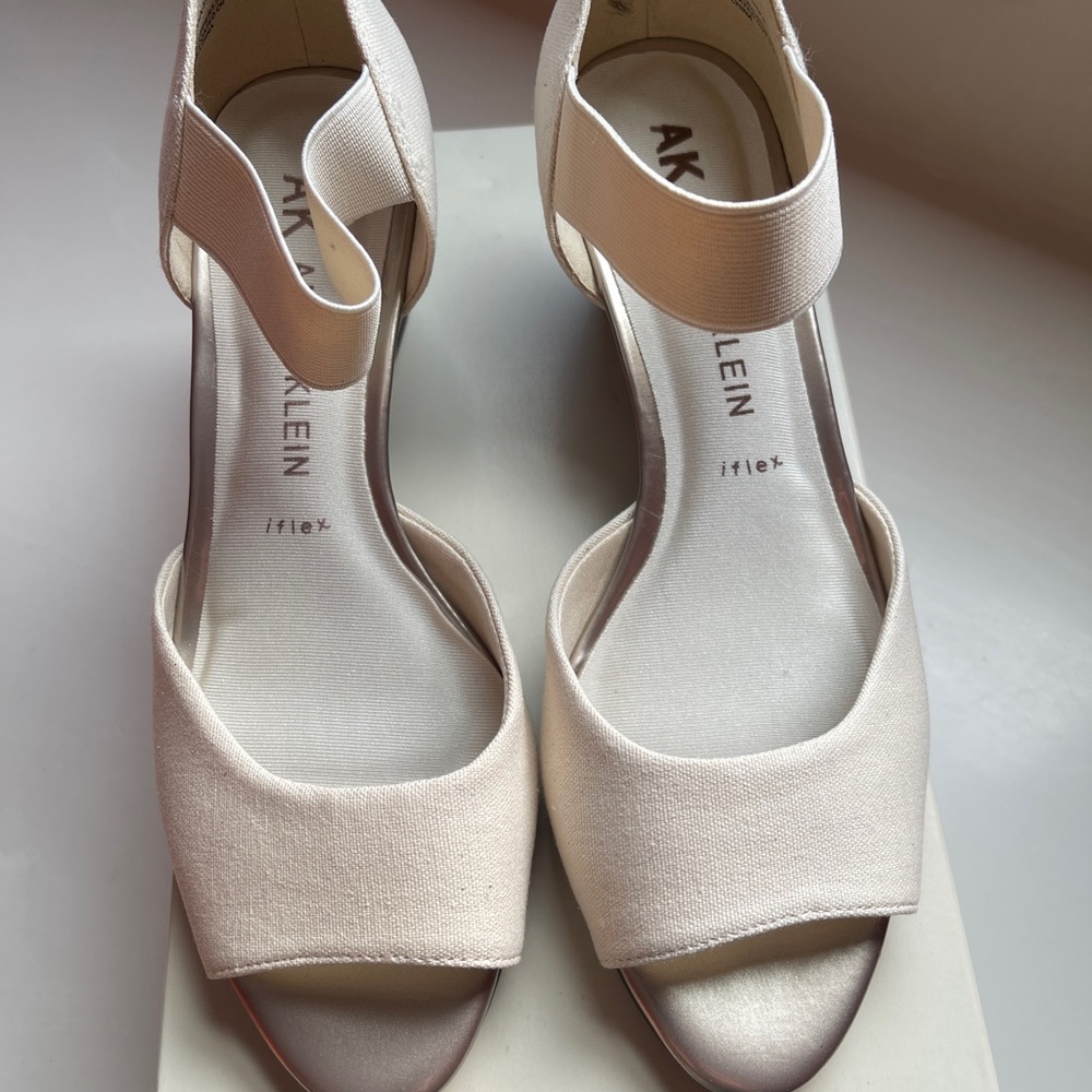 Anne Klein Women's Cream Sandals-New In Box